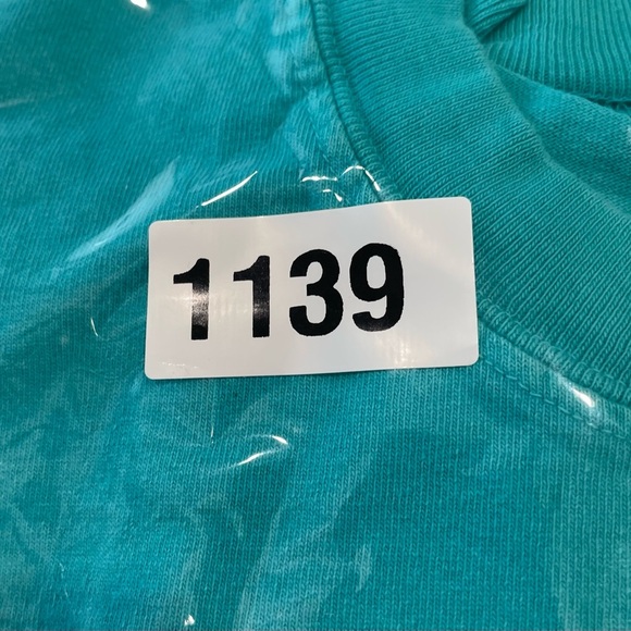 Vero Beach Sweatshirt Size Small Turquoise Vero Beach Printed in White on Back - Picture 7 of 7